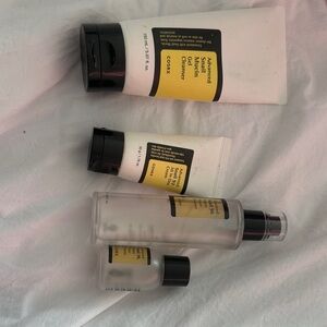 COSRX Advanced Snail Mucin Cleanser - Black and Yellow